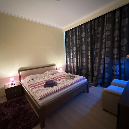 Apartment Zeyerova4 การ์โลวีวารี ภายนอก รูปภาพ