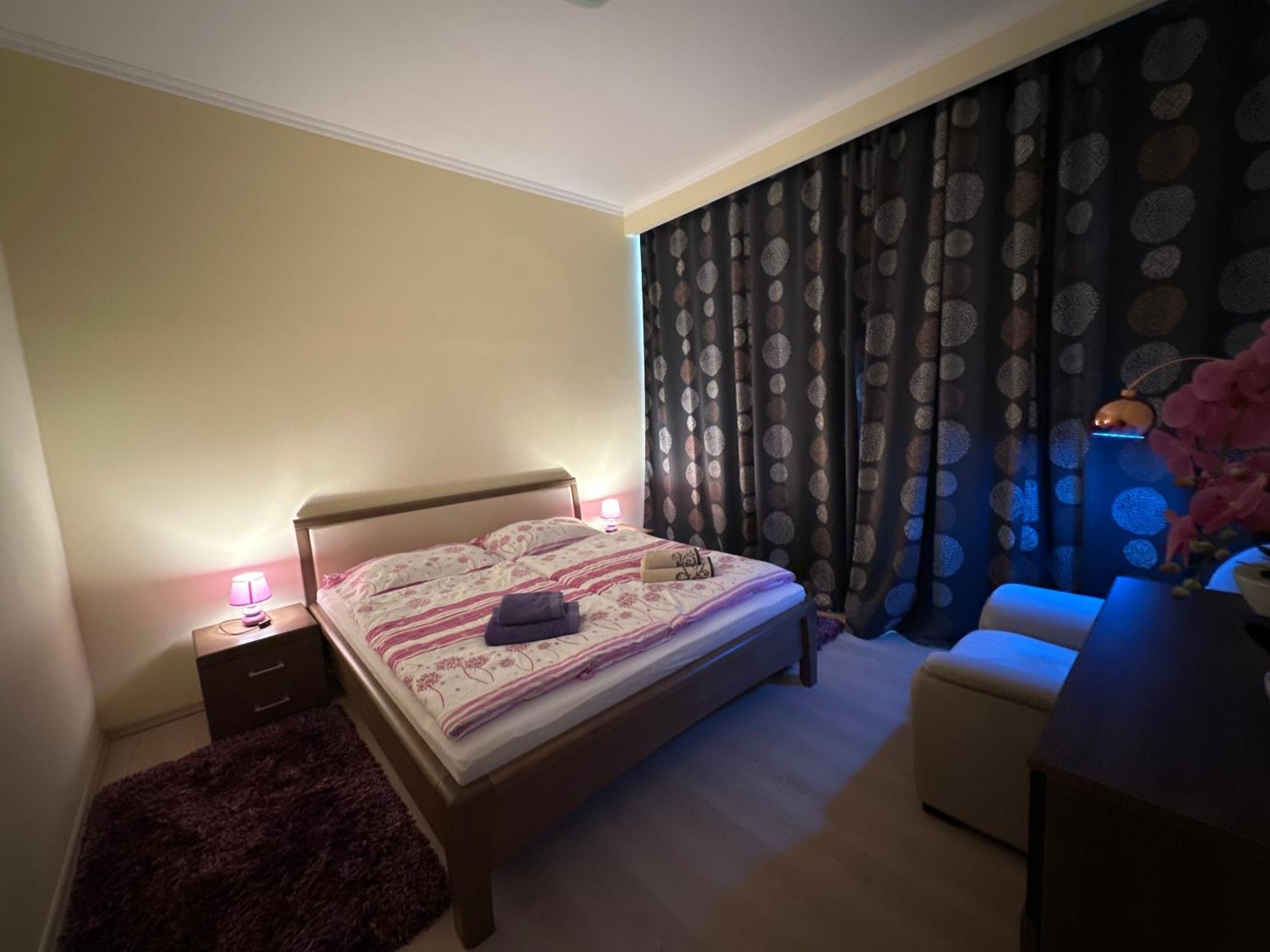Apartment Zeyerova4 การ์โลวีวารี ภายนอก รูปภาพ