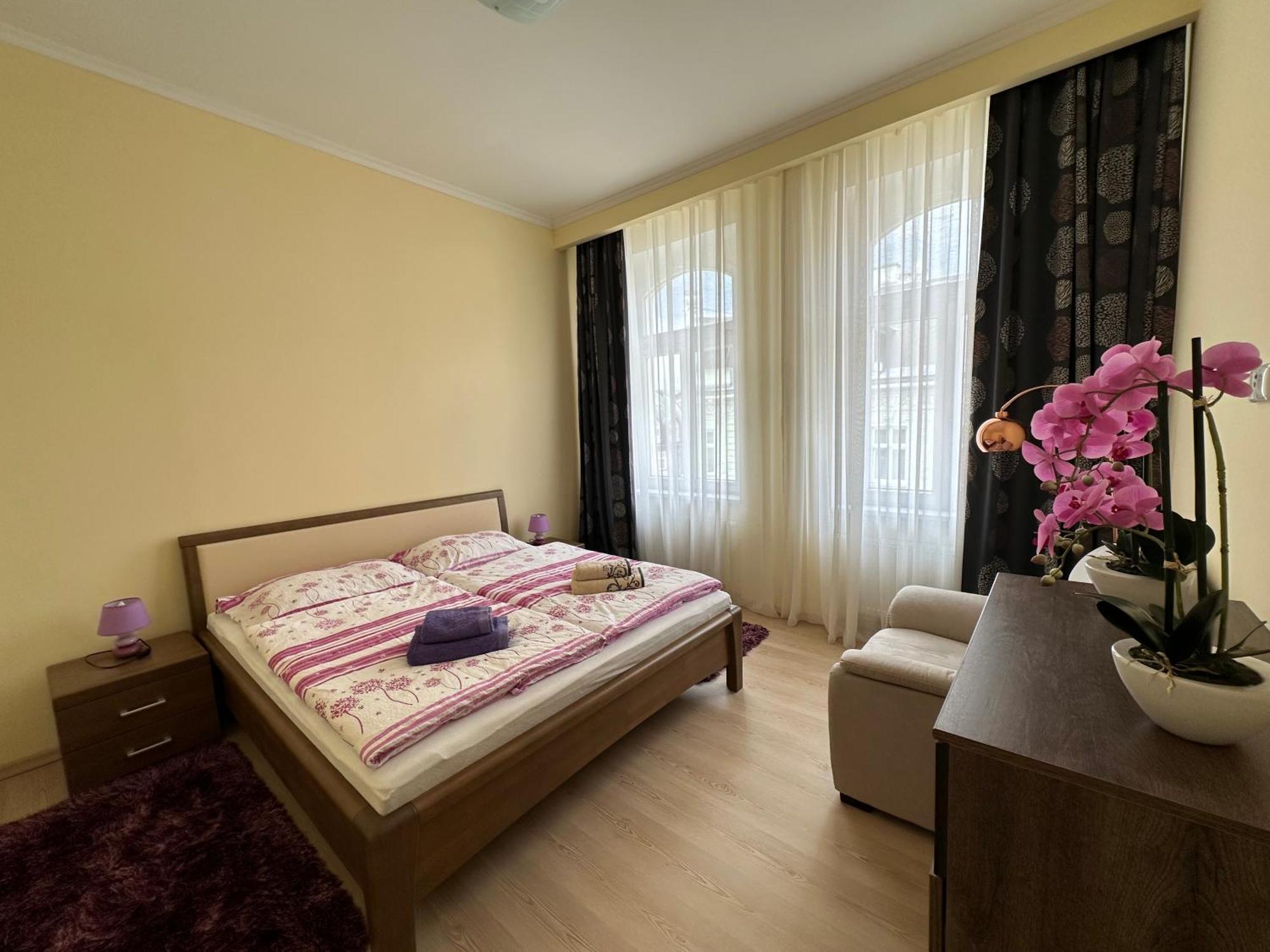 Apartment Zeyerova4 การ์โลวีวารี ภายนอก รูปภาพ