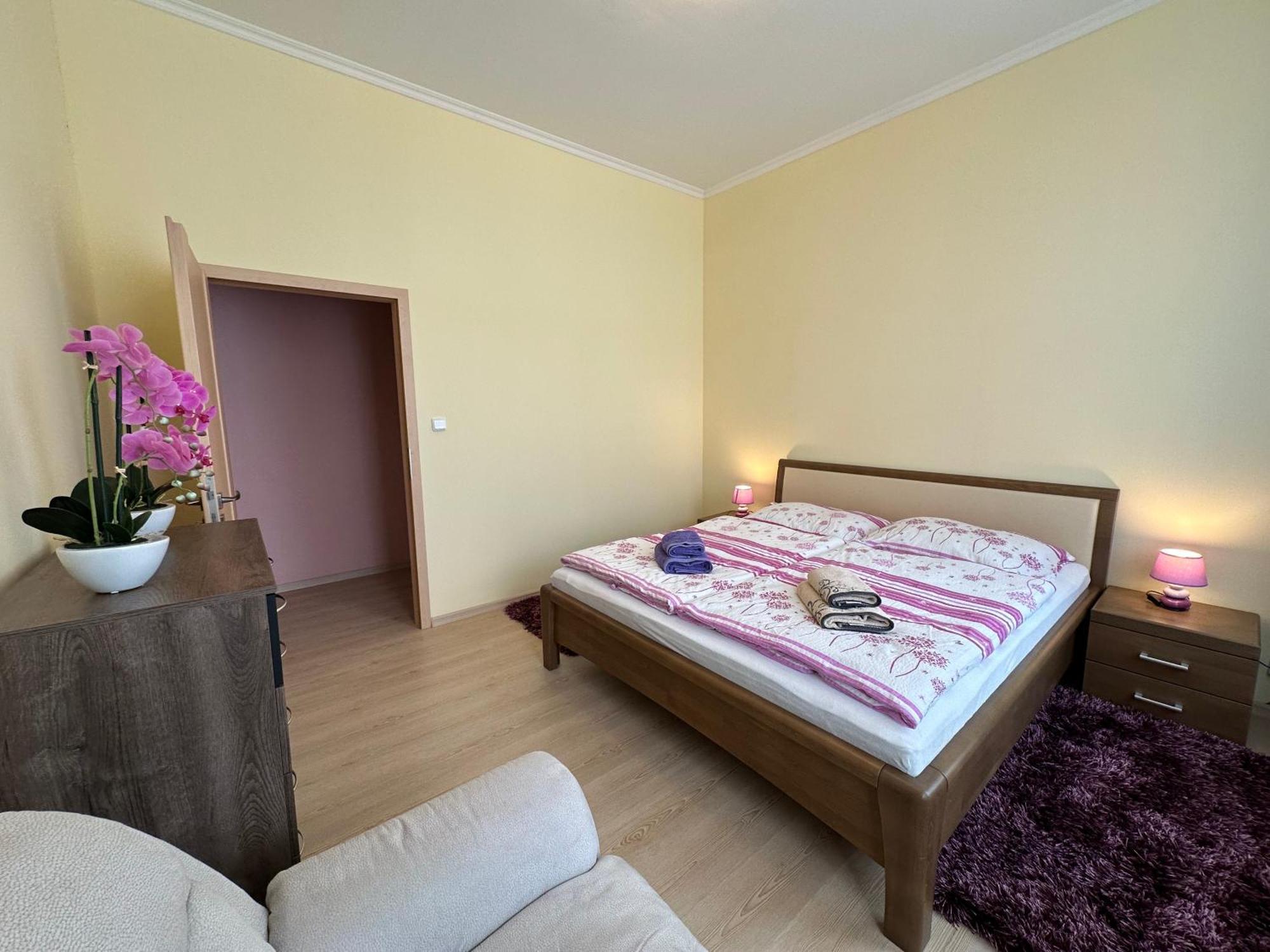 Apartment Zeyerova4 การ์โลวีวารี ภายนอก รูปภาพ